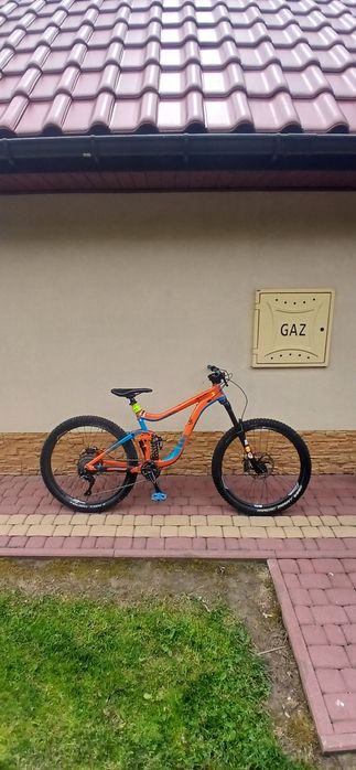 Giant reign m/l.rock/shox/fox/shimano