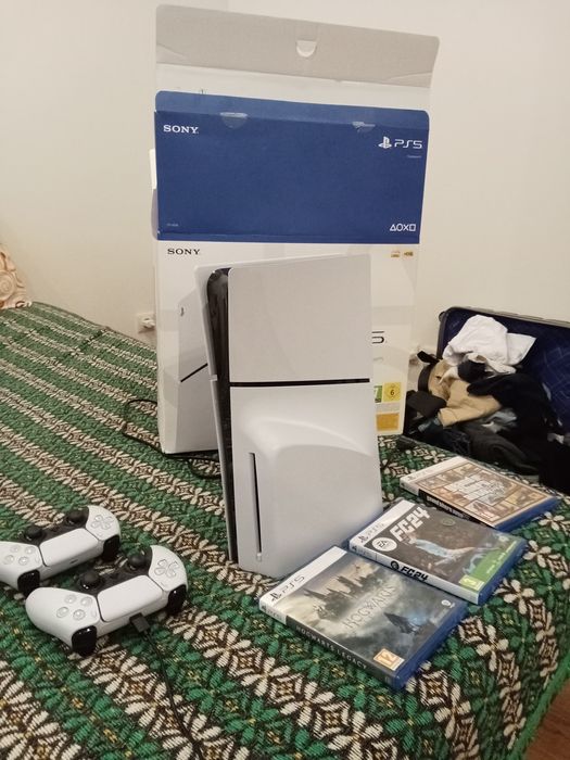PS5 slin  20 dias de uso dois controles 3 jogos. GTA 5 Hogwarts l