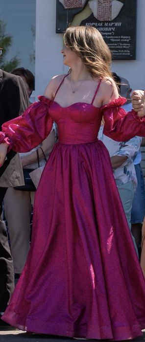 Сяюче плаття для випускного