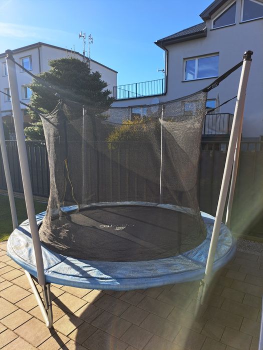 Trampolina o średnicy ok. 2,5m