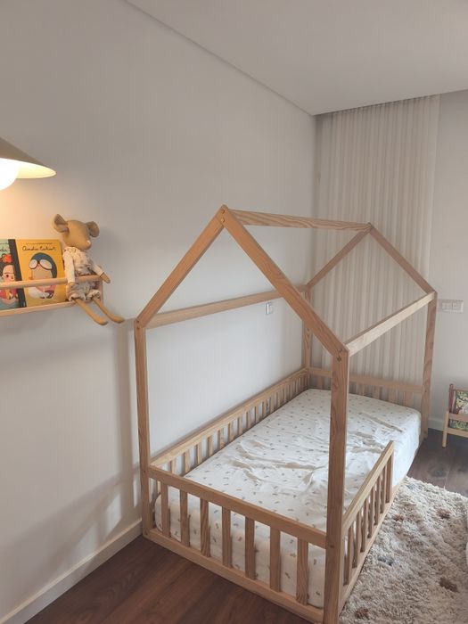 Cama para criança em madeira