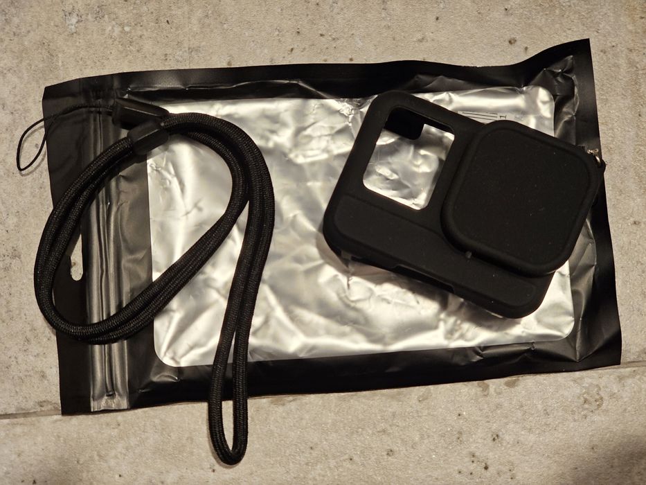 Silikonowe etui Insta360 Ace Pro czarne nowe + smycz