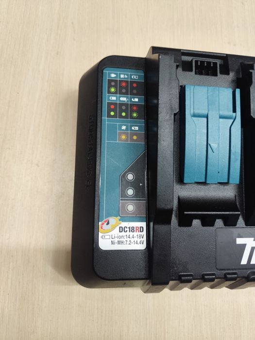 Makita DC 18 RD двух портовий  зарядний пристрій Макіта оригінал