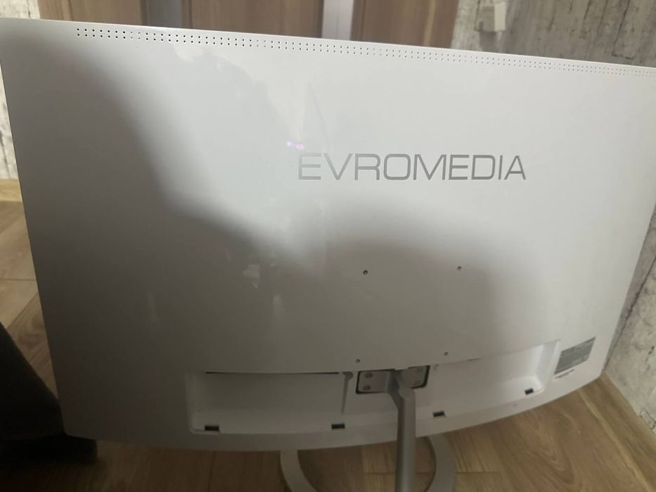 Продам монитор Evromedia m-32