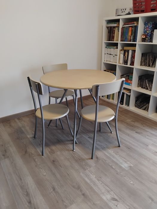 Mesa Redonda + 3 Cadeiras – Ideal para Espaços Pequenos | Bom Estado