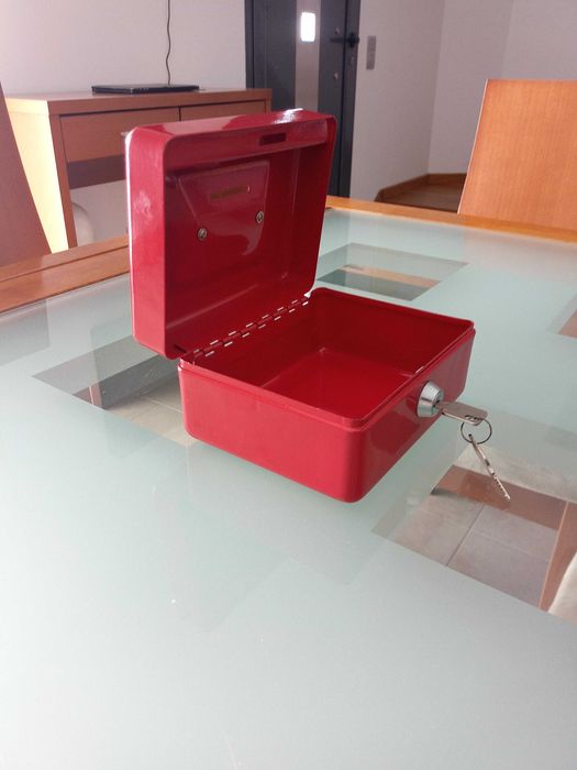 Cofre com fechadura e chave como novo