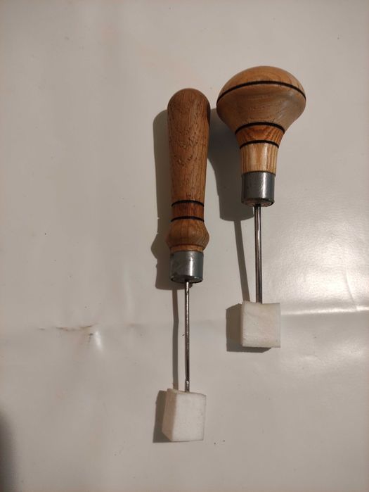 Шило с деревянной ручкой