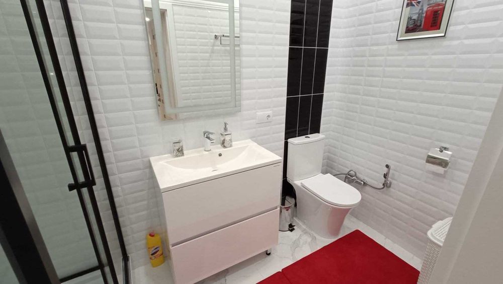 Продам 2 х кв в новом доме с евроремонтом с видом на море свое АГВ.