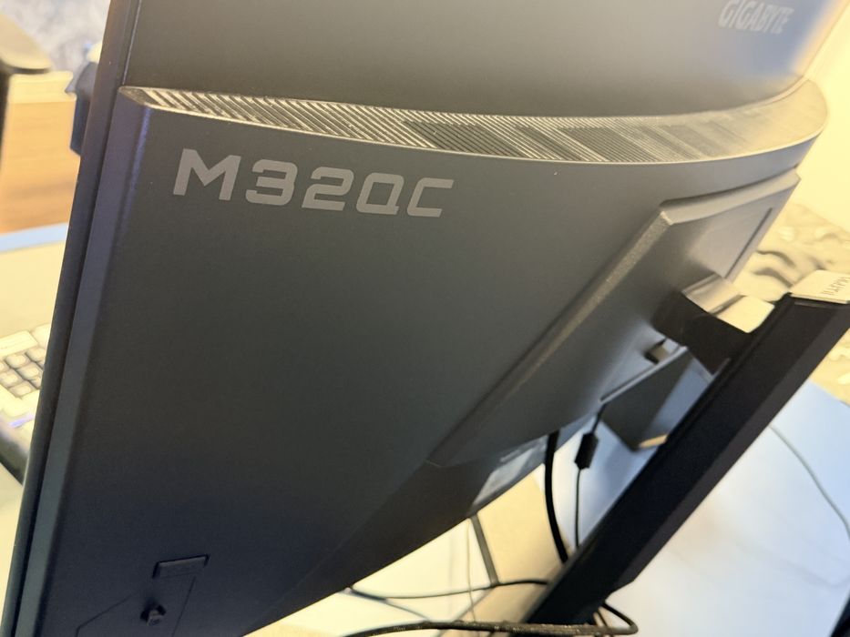 Монитор Gigabyte M32QC