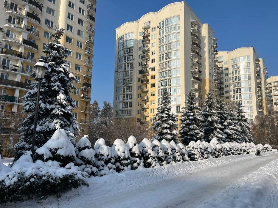 Продаж неж приміщення 1 пов ЖК Чайка(до метро 10 хв) 200м кв  дешево