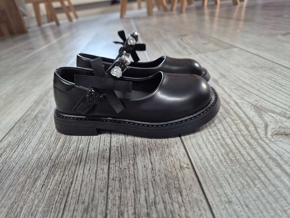 Eleganckie buty dla dziewczynki