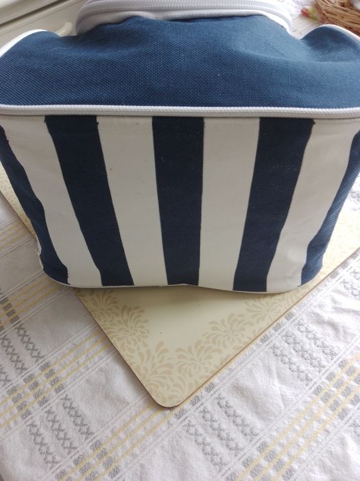 Kosmetyczka granatowa jak kuferek