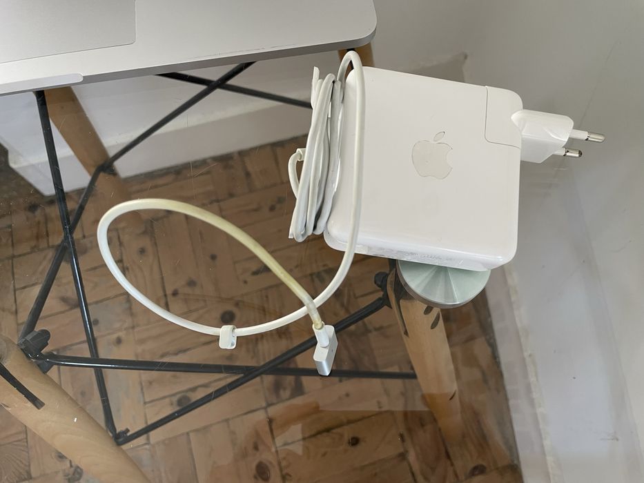 MacBook Pro 15" Retina (i7 / 16GB / 500GB SSD) + Incluído (Rato, Stand, Capa)