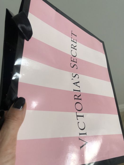 Подарунковий пакет Victoria’s Secret в смужку 28х23см