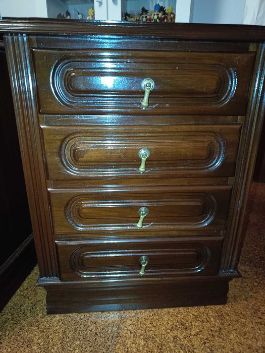 Roupeiro, cómoda e 2mesas de cabeceira