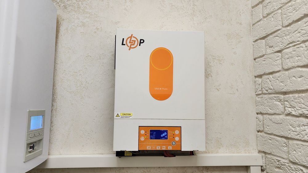 Гібридний сонячний інвертор LogicPower 4 кВт + LogicPower акумулятор 25,6v 230Ah 5,8 квт. На гарантії