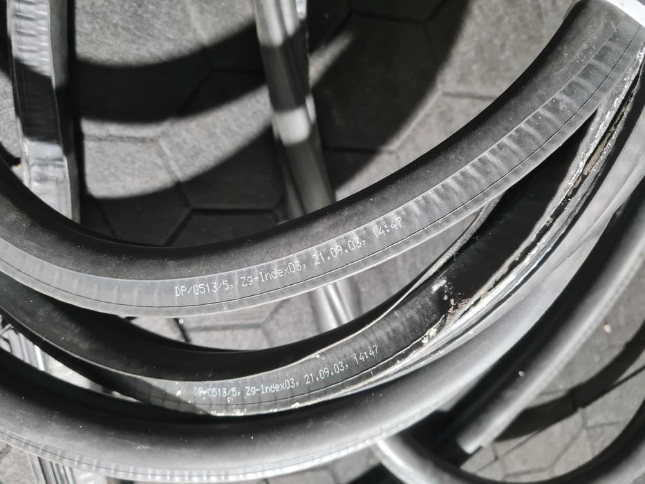 Porsche 911 4S 996 uszczelka karoseryjna przód lewa prawa