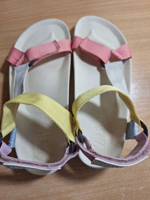 Zara  босоніжки 35 розміру