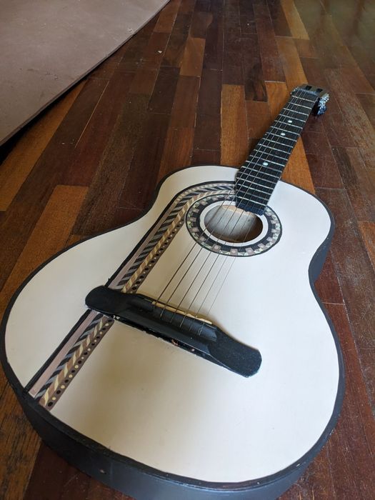 Подготовленная акустическая гитара