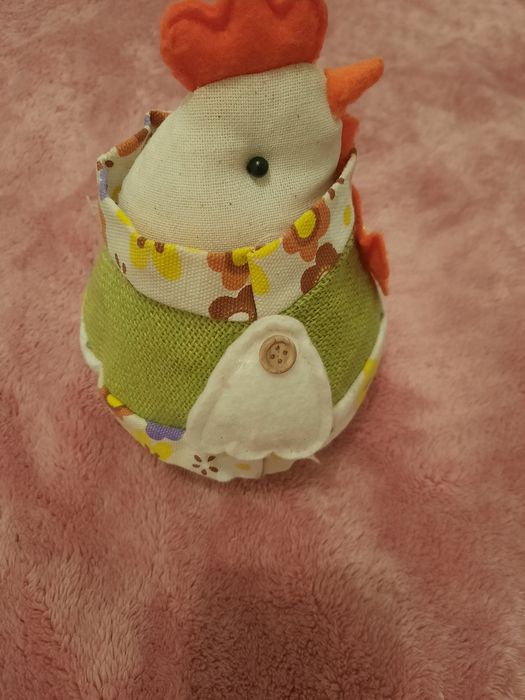 Galinha decorativa em tecido e feltro