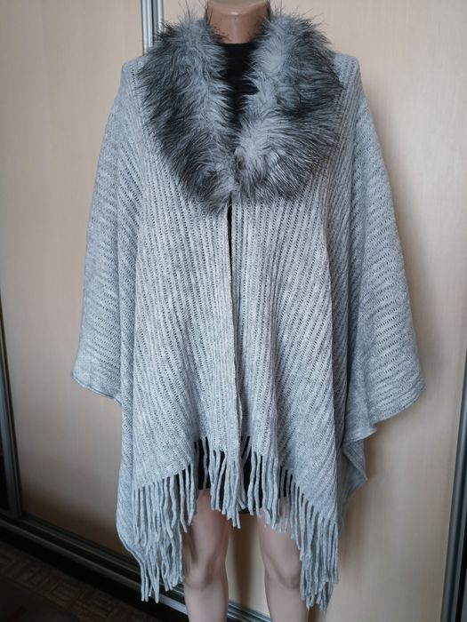 Сіра накидка пончо