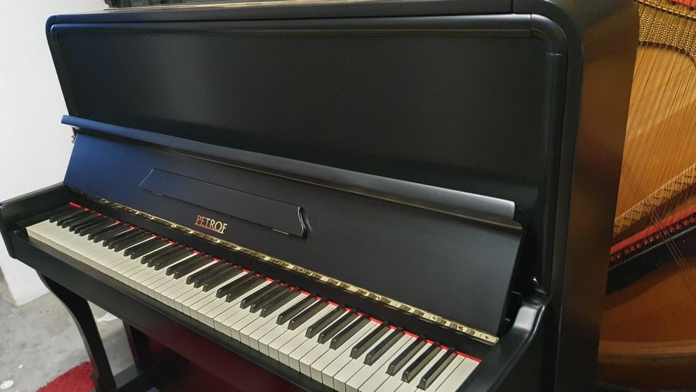 Pianino petrof.wysoki model.