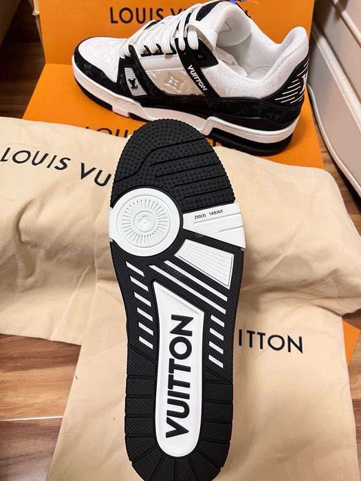 Louis Vuitton LV Trainer White Black r.41