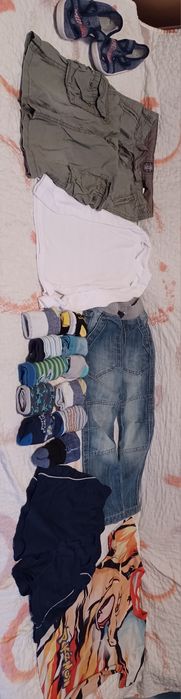 Zestaw chłopięcych ubrań 110/116 i buty 30