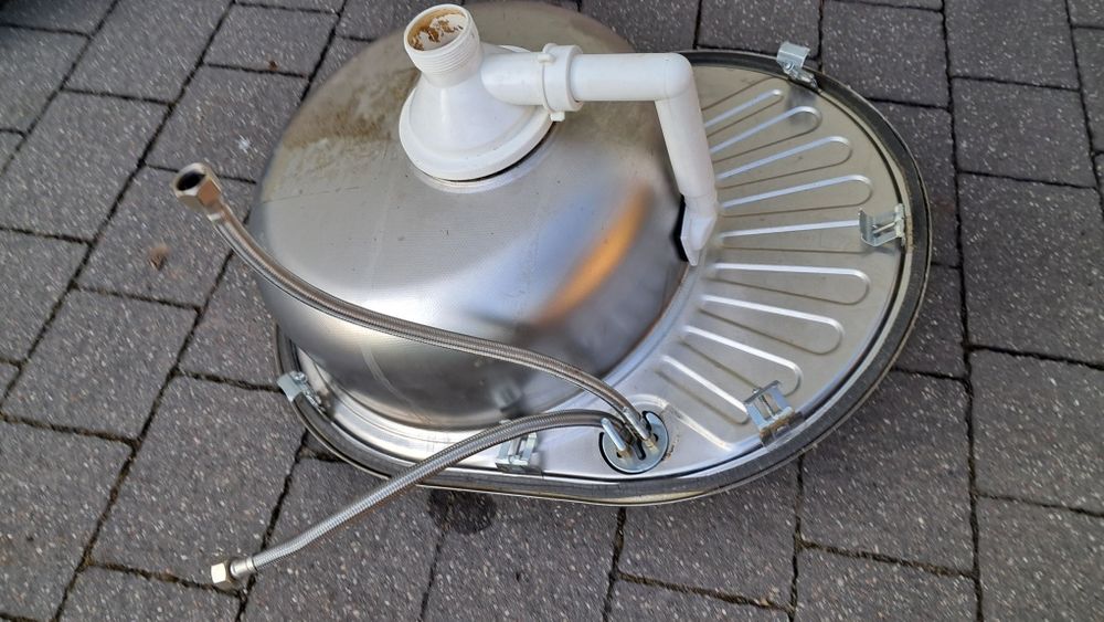 Zlew jednokomorowy  stalowy owalny z baterią i wężykami
