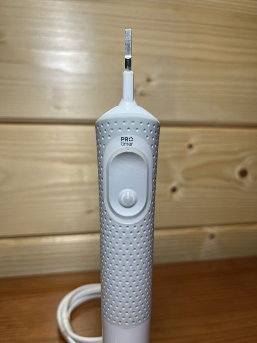 Escova de dentes elétrica Oral B