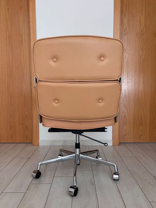 Cadeira Réplica "Eames Executive Chair"