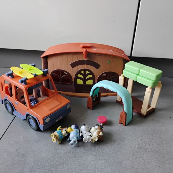Bluey zestaw auto domek