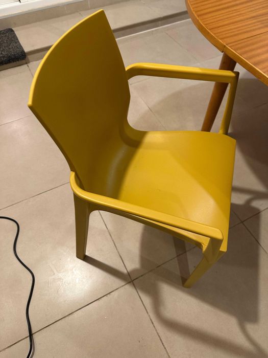 cadeiras esplanada cor mostarda