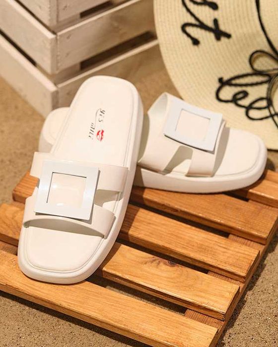 Красивые летние шлепанцы