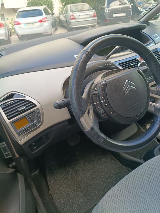 Citroën C4 Grand Picasso, ano 2008, com motor 1.6 HDi de 110 CV e caixa automática.