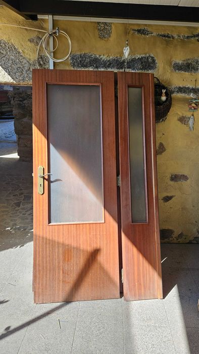 Vendo portas interiores de madeira