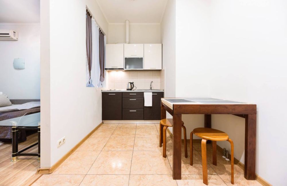 Вул Жилянська 118,поруч вул Липківського,5 хв до зал.вокзала