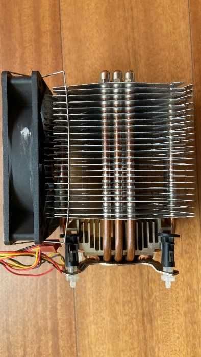 Cooller de grandes dimensões c/ ventoinha para CPU