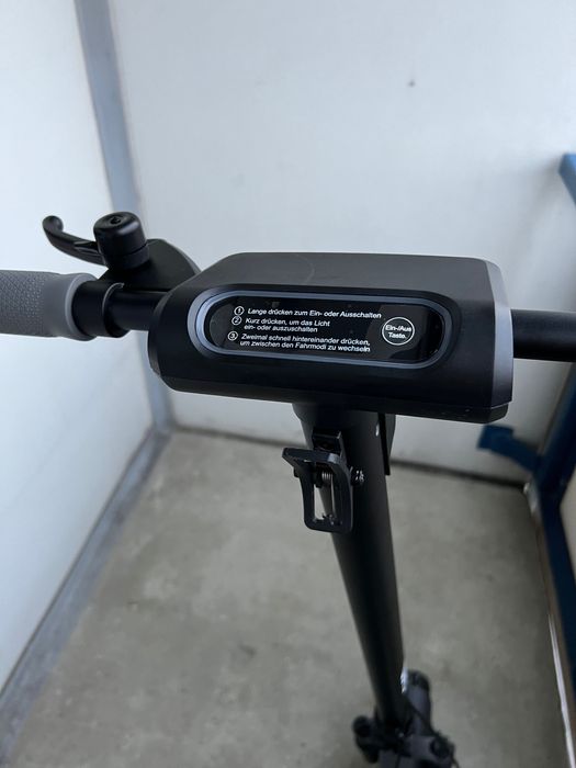 Hulajnoga elektryczna ODYS NEO E100 E-Scooter 10"  niemiecki producent