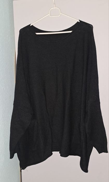 Duży czarny stylowey sweterek made in Italy