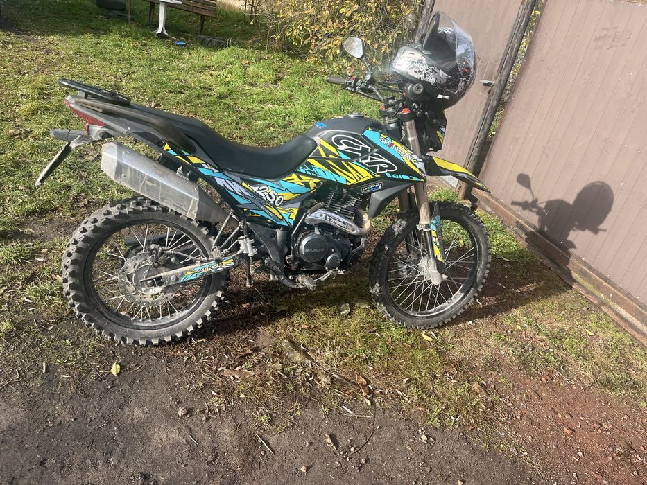 Продам шинерай 250 6с в хорошому стані