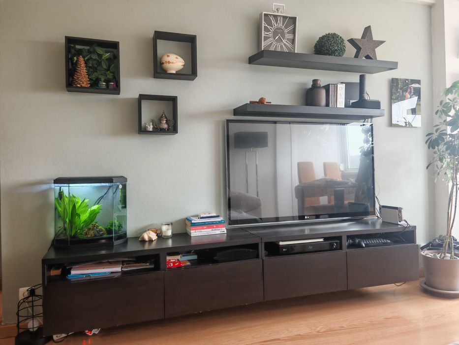 Conjunto Móveis IKEA (Móvel TV 2.40m + Prateleiras + Cubos)