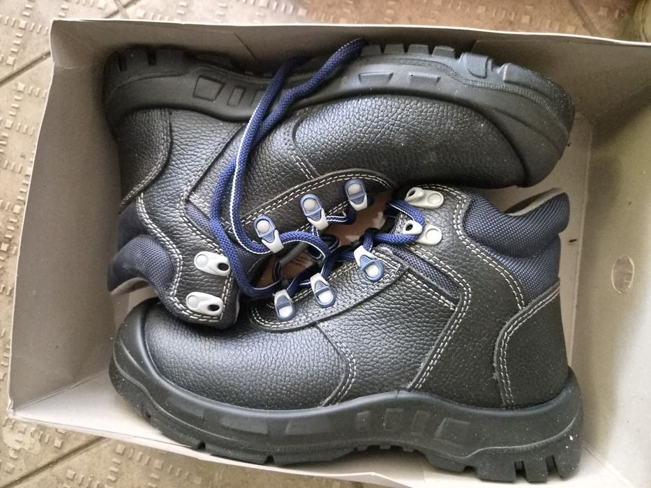 Sprzedam buty robocze nowe 39