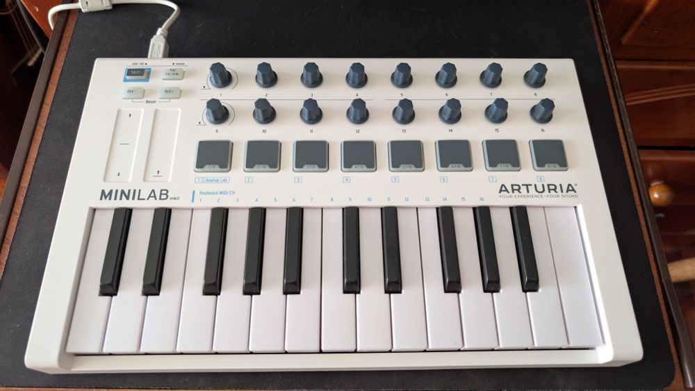 Teclado MIDI Arturia Minilab MKII