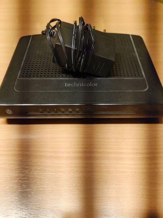 Zestaw 3 routerów Linksys, D-Link, Technicolor