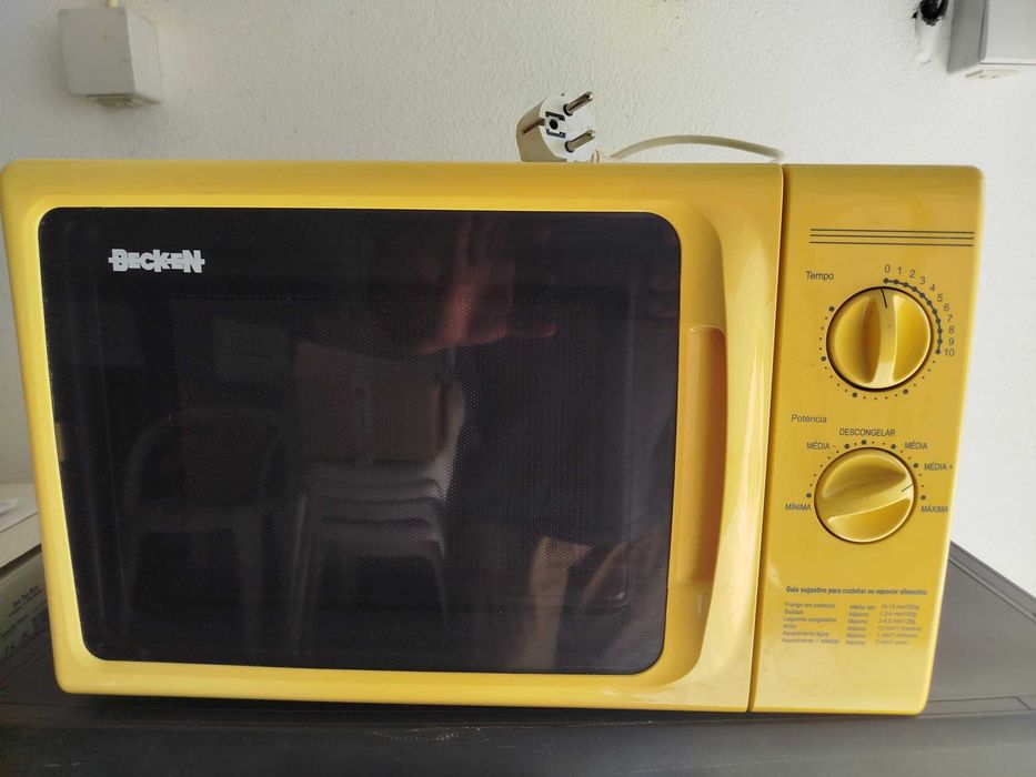 Microondas Becken amarelo (estilo vintage)