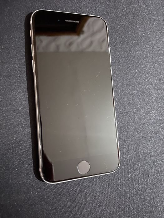 Телефон iPhone 8 обʼєм 64 гб