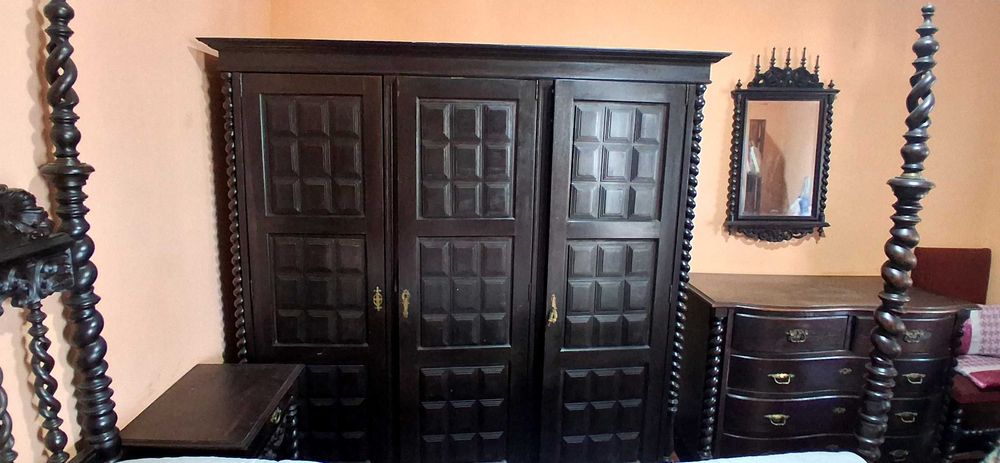 Mobília de quarto completa Luís XV em bom estado, boa escolha!