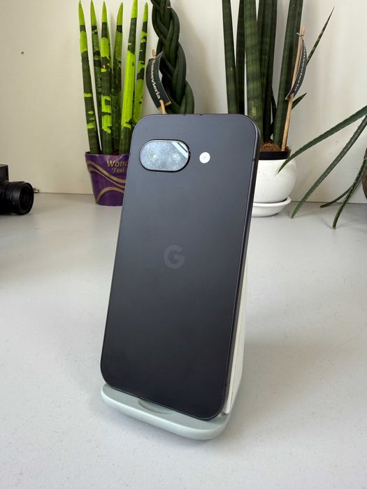 Google Pixel 9a 8/128GB (Obsidian) Neverlock супер стан всього 14 циклів