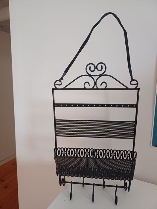 Porta-jóias metálico preto